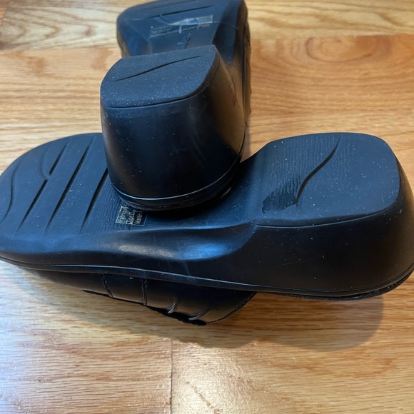 Clark’s Bendables Slip On Clogs - Picture 6 of 7